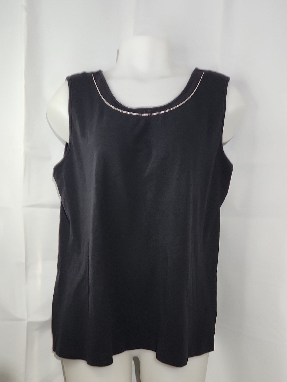 Vintage Classic Black Sleeveless Tank Top with Subtle Neck Trim - Large